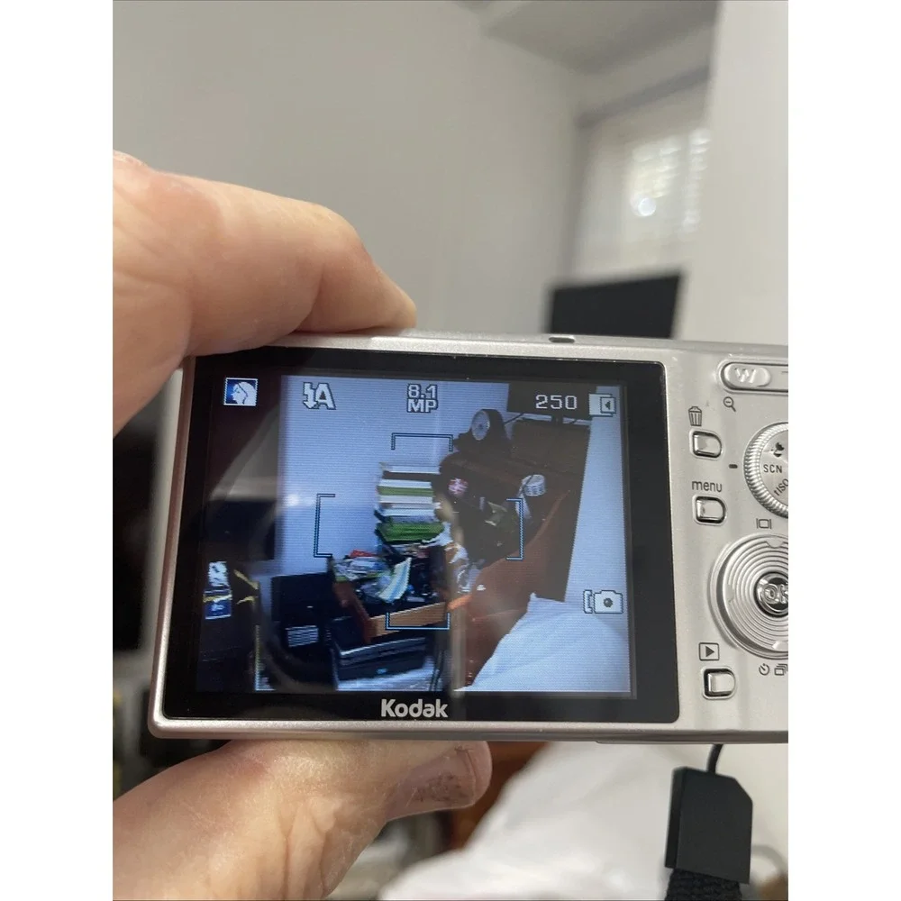 Kodak EasyShare M893 IS 8.1MP Digital Camera+New Battery+Charger+SD Card-TESTED
